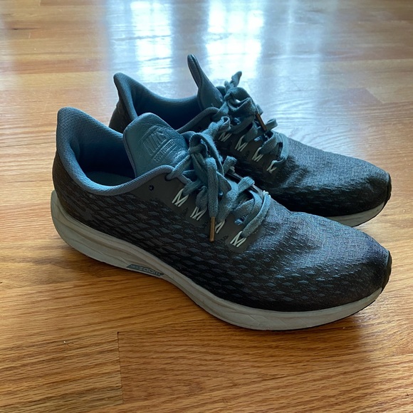 Women’s Nike Air Zoom Pegasus 35 Premium - Picture 2 of 5